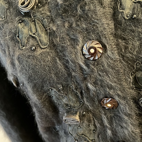 Black Soft Embroidered Roses beaded with fancy buttons Women’s Sweater Size L/XL - Picture 9 of 11